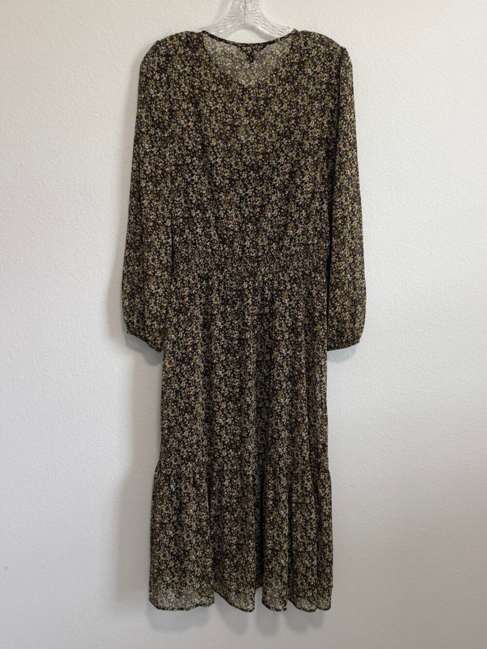 Banana Republic Long Sleeve Tie Neck Floral Sheer Tiered Midi Dress  Size M.